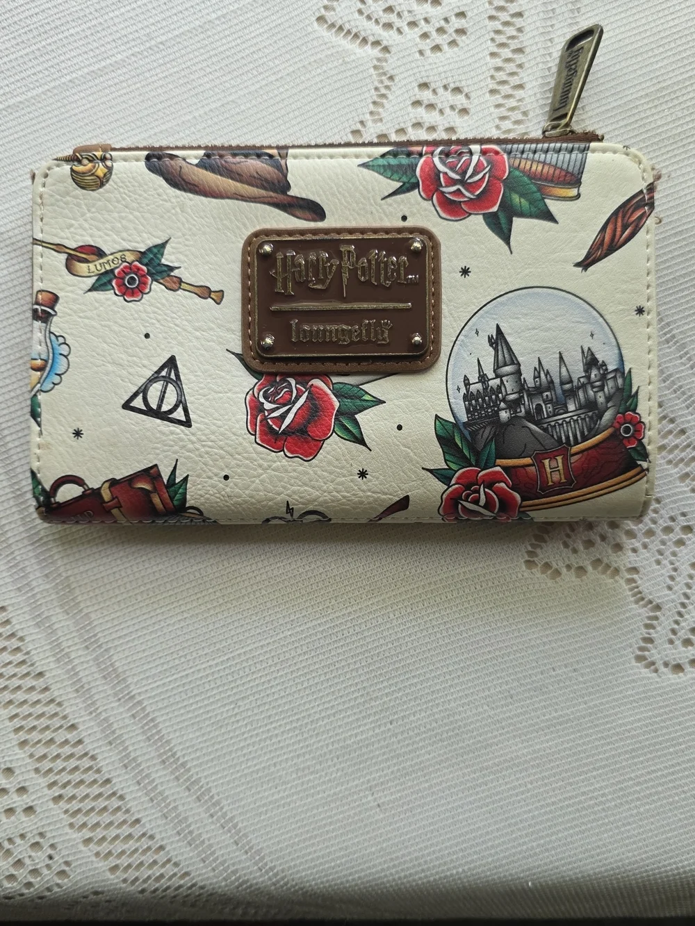 Harry Potter Loungefly Cream Wallet with Red Rose Print - Picture 1 of 10